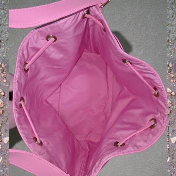 Juicy Couture Light Pink Shoulder Bag with Gold Accents - Picture 3 of 7